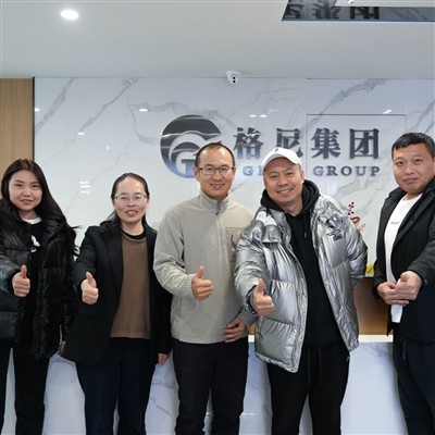 Kliyan Chinwa vizite GNEE epi siyen Lòd Plak Titanium GR12